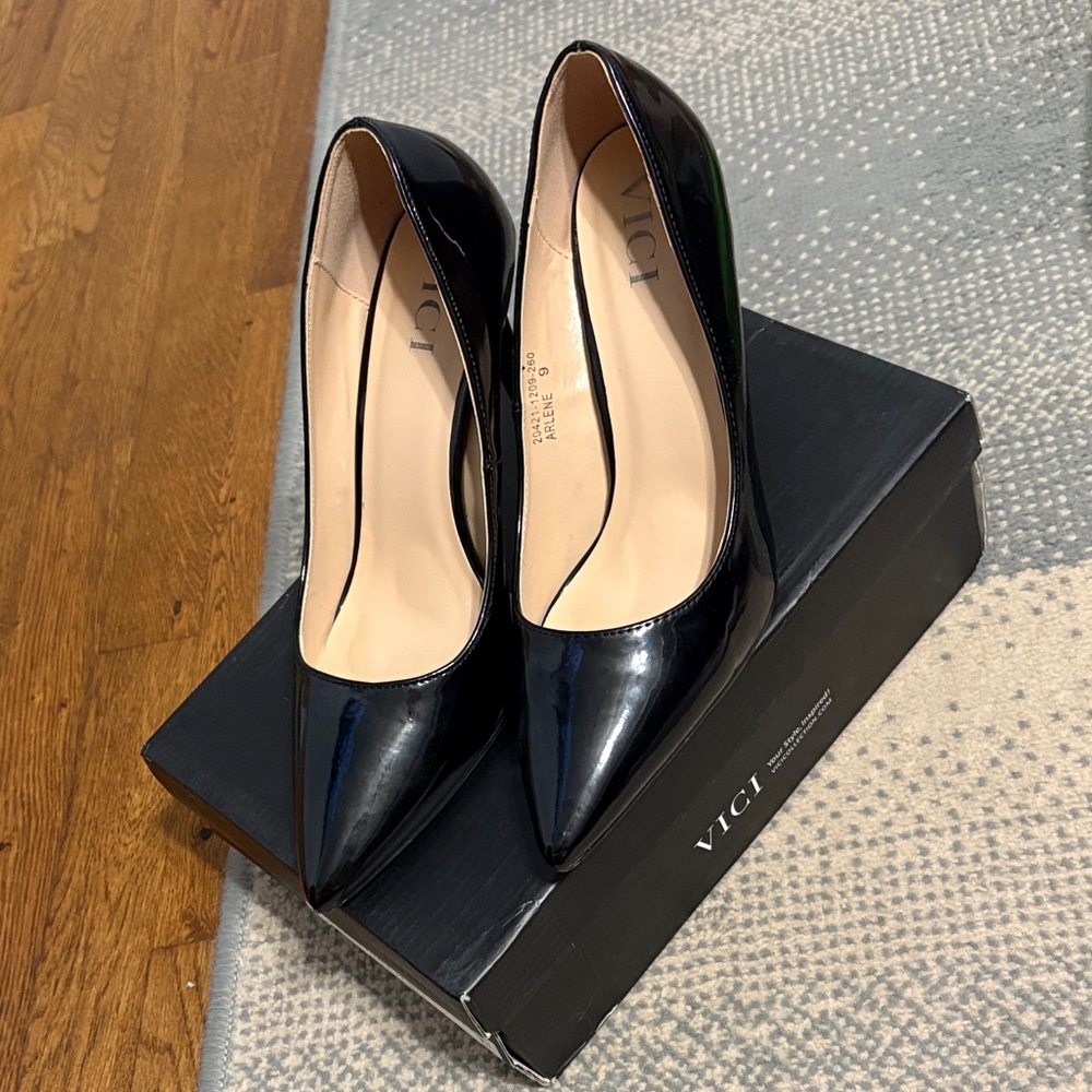 Vici Classic Black Heels